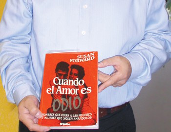 Luis Reyes, en continua campaña por la lectura